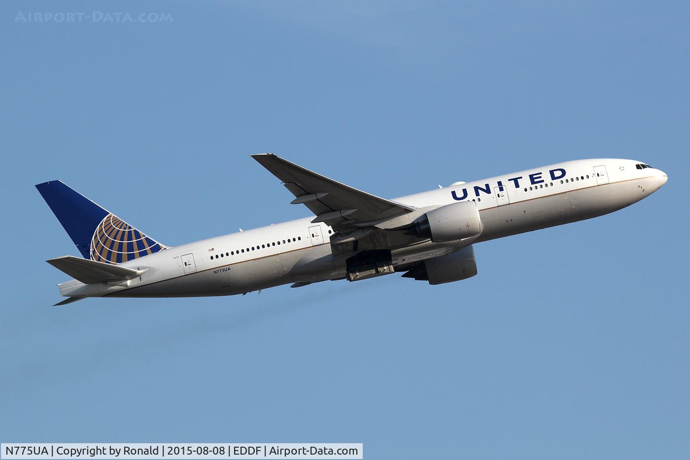 N775UA, 1995 Boeing 777-222 C/N 26947, at fra