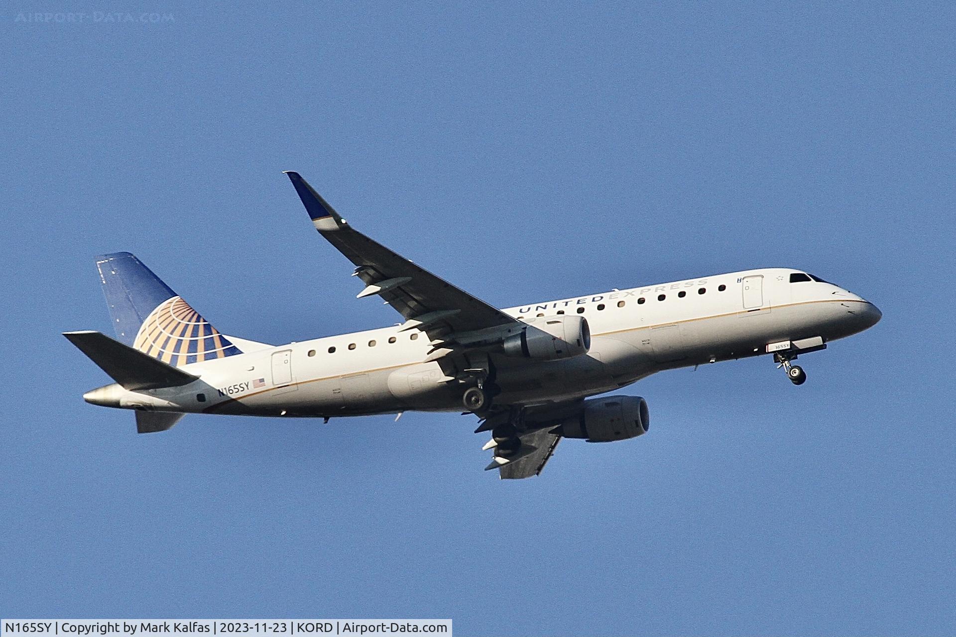 N165SY, 2016 Embraer 175LR (ERJ-170-200LR) C/N 17000613, SKYWEST/UNITED EXPRESS E75LR, N165SY OPERATING AS SKW4782 FROM KIND-KORD ON A GO AROUND RWY 10C KORD.