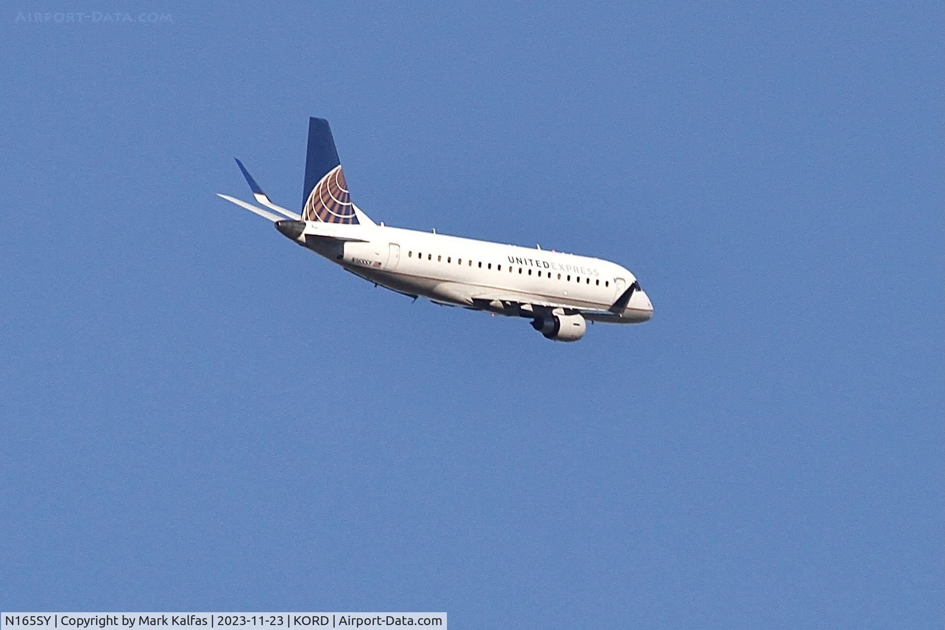 N165SY, 2016 Embraer 175LR (ERJ-170-200LR) C/N 17000613, SKYWEST/UNITED EXPRESS E75LR, N165SY OPERATING AS SKW4782 FROM KIND-KORD ON A GO AROUND RWY 10C KORD.