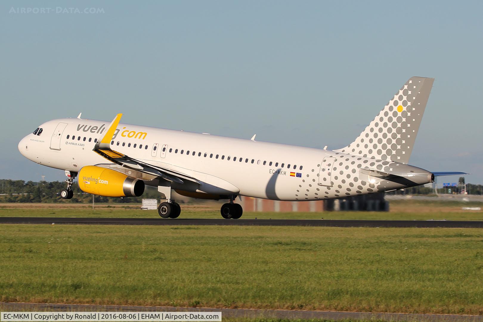 EC-MKM, 2016 Airbus A320-232 C/N 7017, at spl