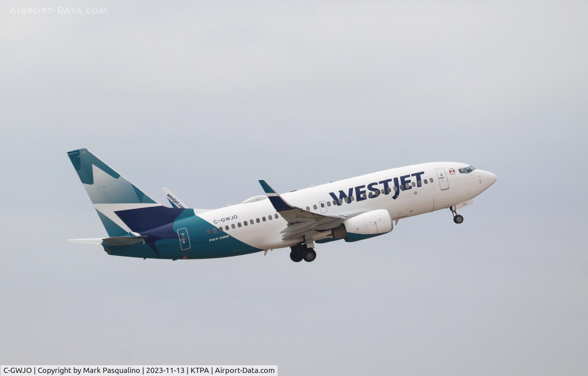C-GWJO, 2004 Boeing 737-7CT C/N 33969, Boeing 737-7CT