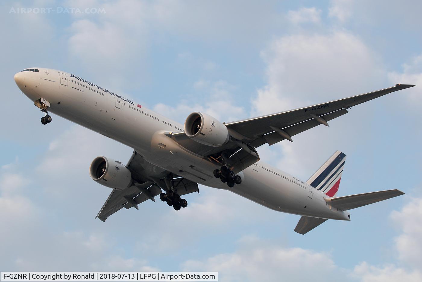 F-GZNR, 2015 Boeing 777-328/ER C/N 44553, at cdg