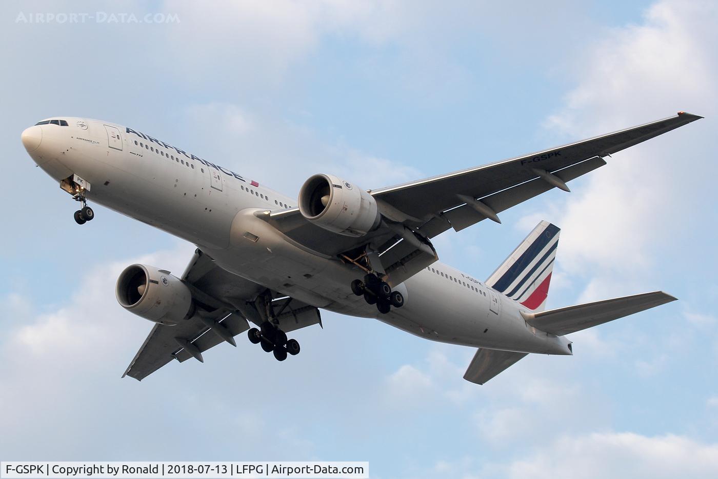 F-GSPK, 2000 Boeing 777-228/ER C/N 29010, at cdg