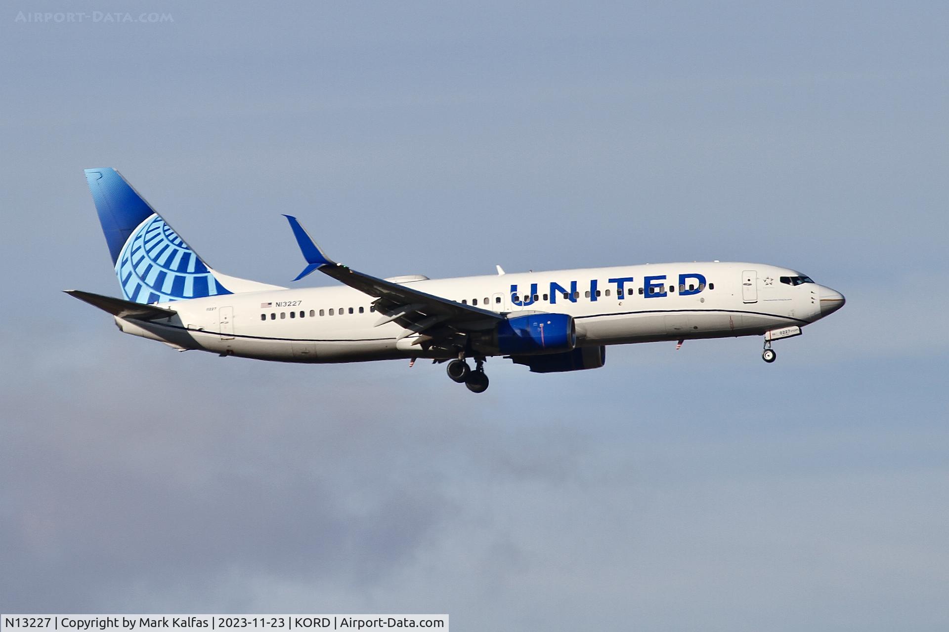 N13227, 1999 Boeing 737-824 C/N 28788, UNITED B738 N13227 UAL577 KPBI-KORD, 10C APP KORD