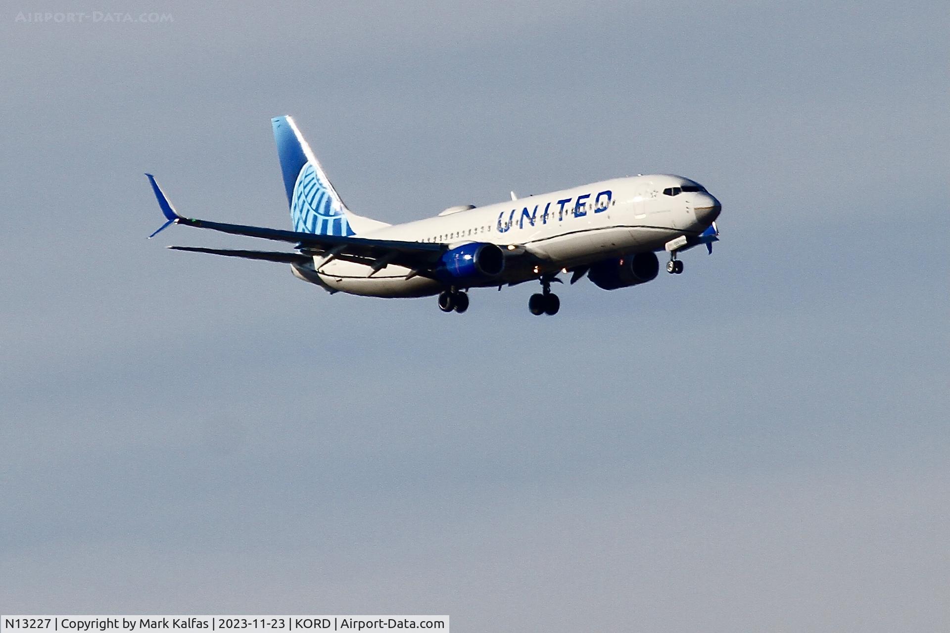 N13227, 1999 Boeing 737-824 C/N 28788, UNITED B738 N13227 UAL577 KPBI-KORD, 10C APP KORD