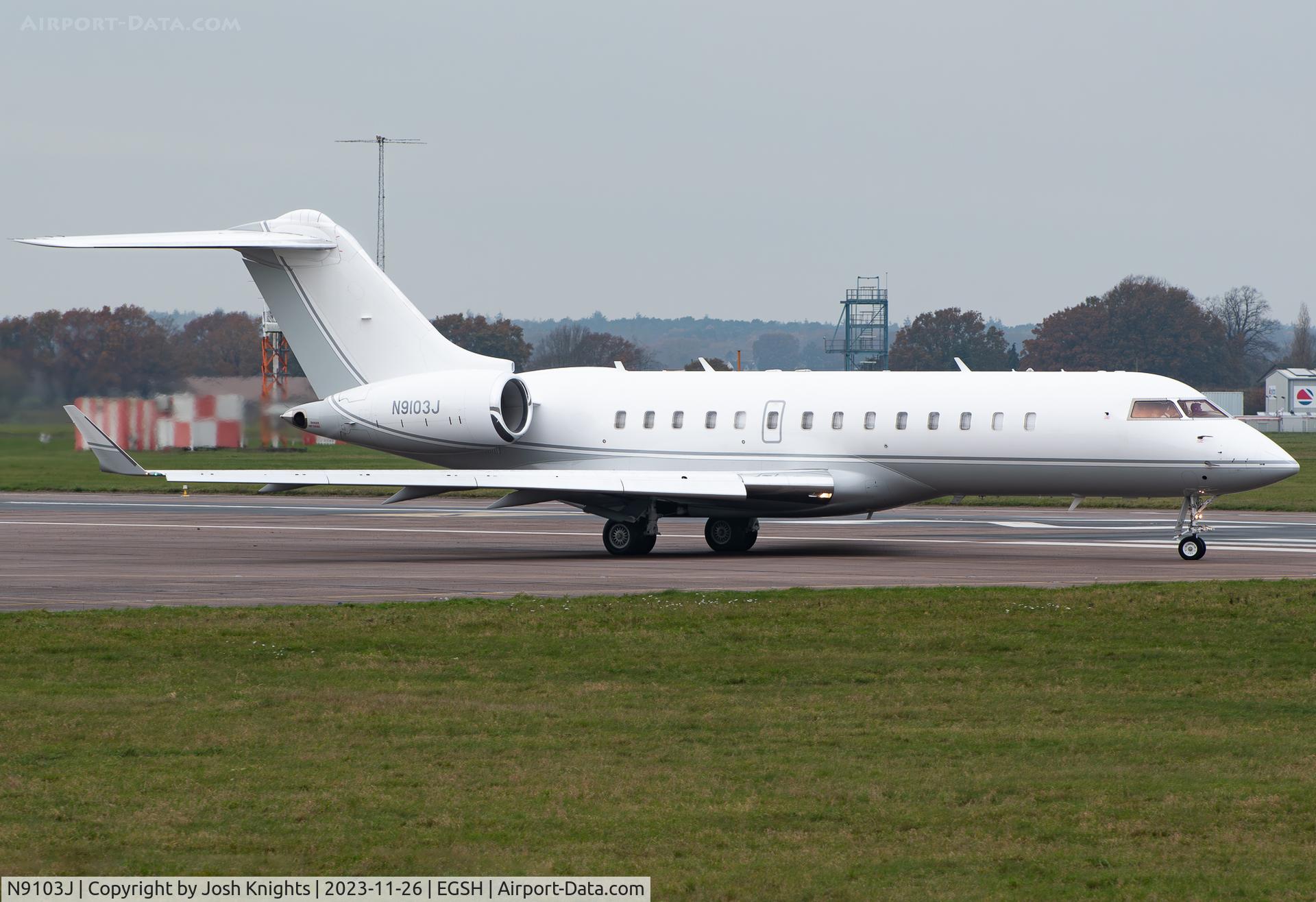 N9103J, 2001 Bombardier BD-700-1A10 Global Express C/N 9103, Turning Onto RWY27 For Departure.