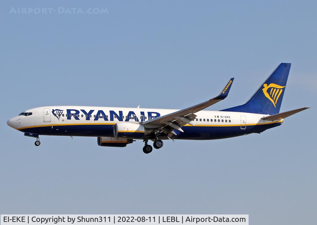 EI-EKE, 2010 Boeing 737-8AS C/N 35023, Landing rwy 24R