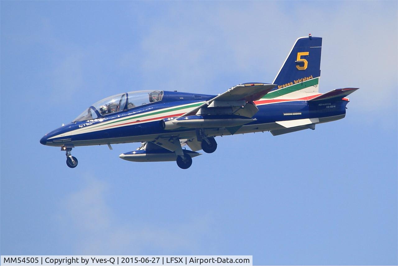MM54505, Aermacchi MB-339A C/N 6716/111/AA053, Aermacchi MB-339PAN, N°5 of Frecce Tricolori Aerobatic Team 2015, On final rwy 29, Luxeuil-Saint Sauveur Air Base 116 (LFSX)