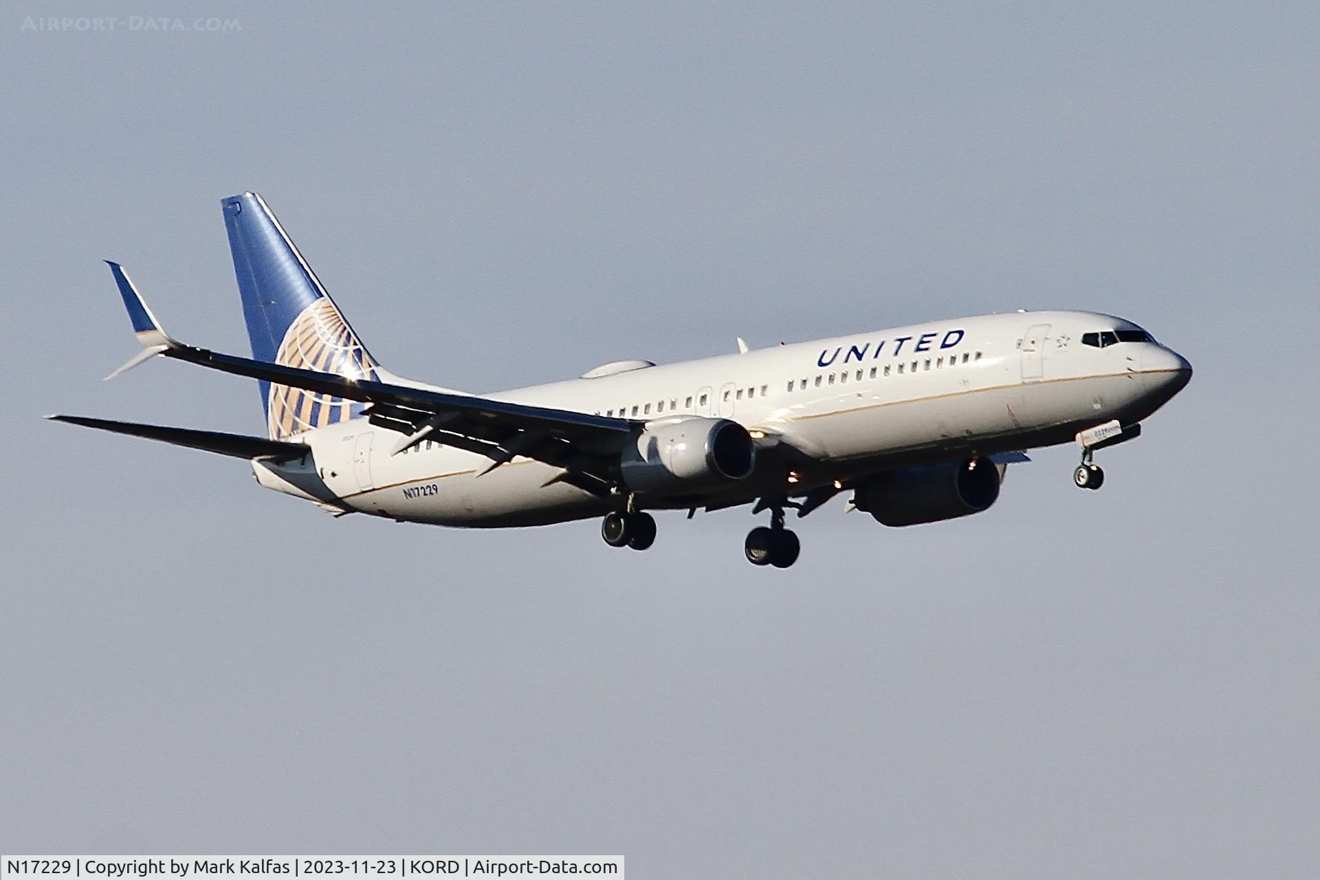 N17229, 1999 Boeing 737-824 C/N 28793, UNITED B738 N17229 UAL289 KEWR-KORD, 10C APP KORD