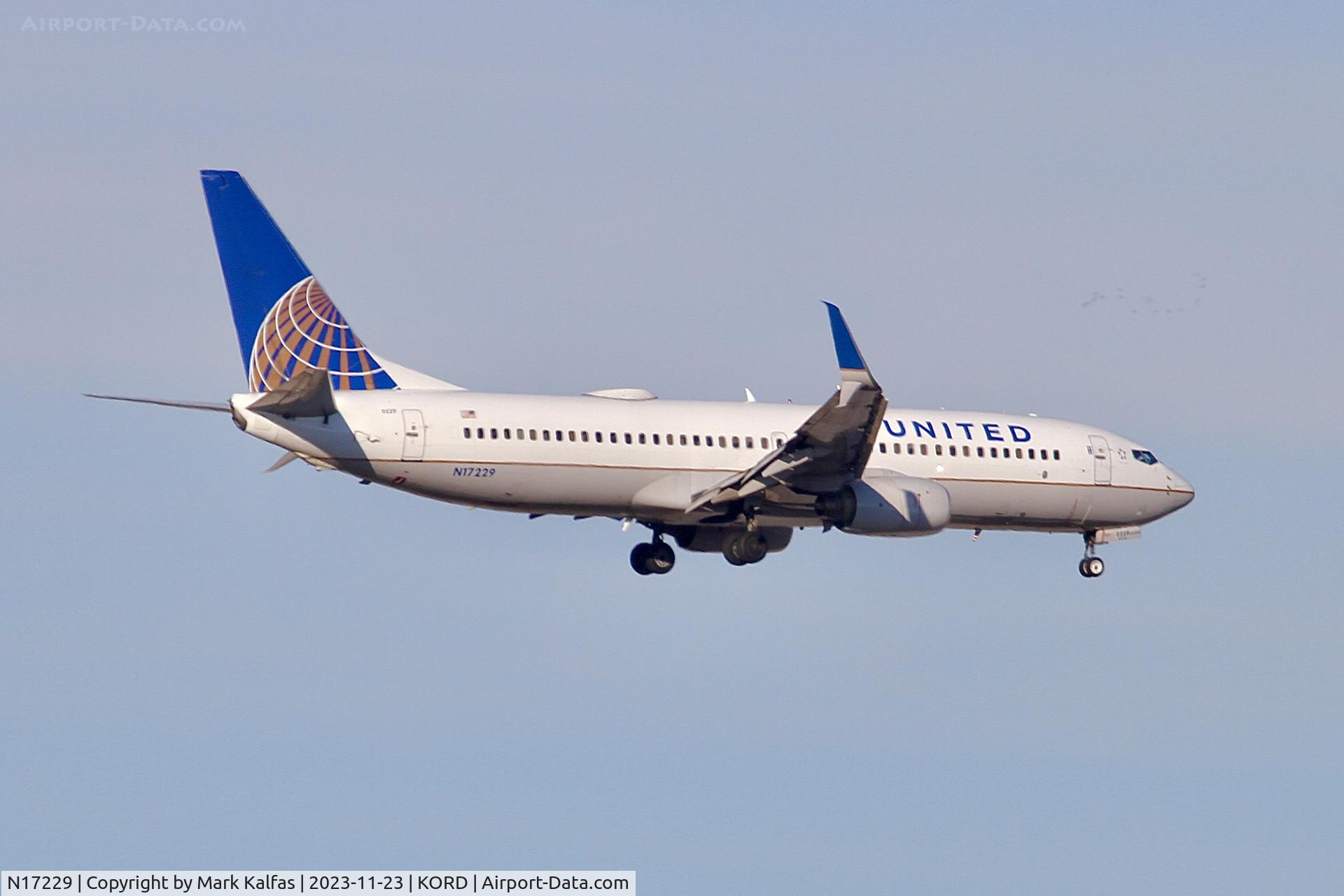 N17229, 1999 Boeing 737-824 C/N 28793, UNITED B738 N17229 UAL289 KEWR-KORD, 10C APP KORD