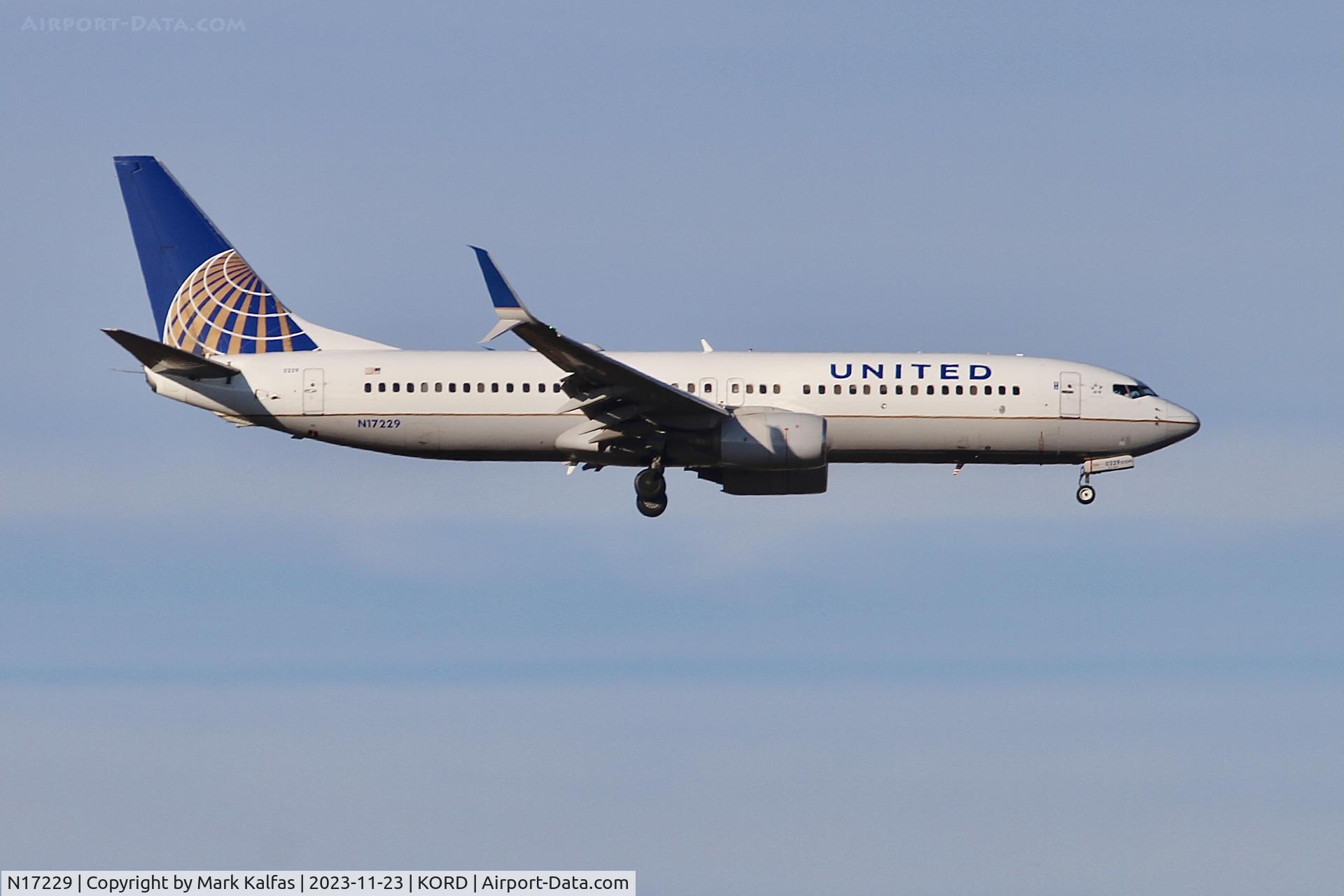 N17229, 1999 Boeing 737-824 C/N 28793, UNITED B738 N17229 UAL289 KEWR-KORD, 10C APP KORD