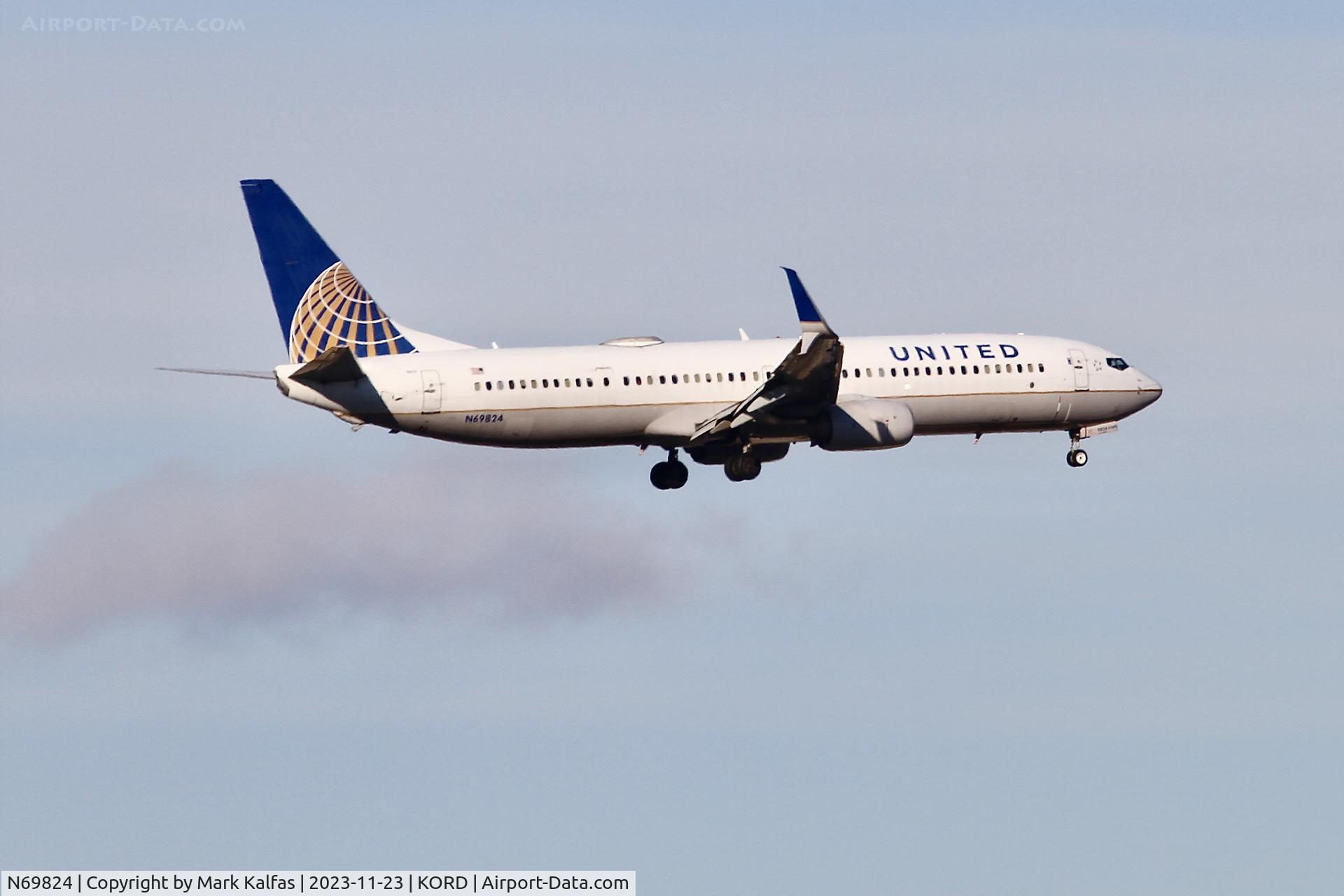 N69824, 2014 Boeing 737-924/ER C/N 42179, UNITED B739 N69824 UAL1983 KMIA-KORD, RWY 10C KORD