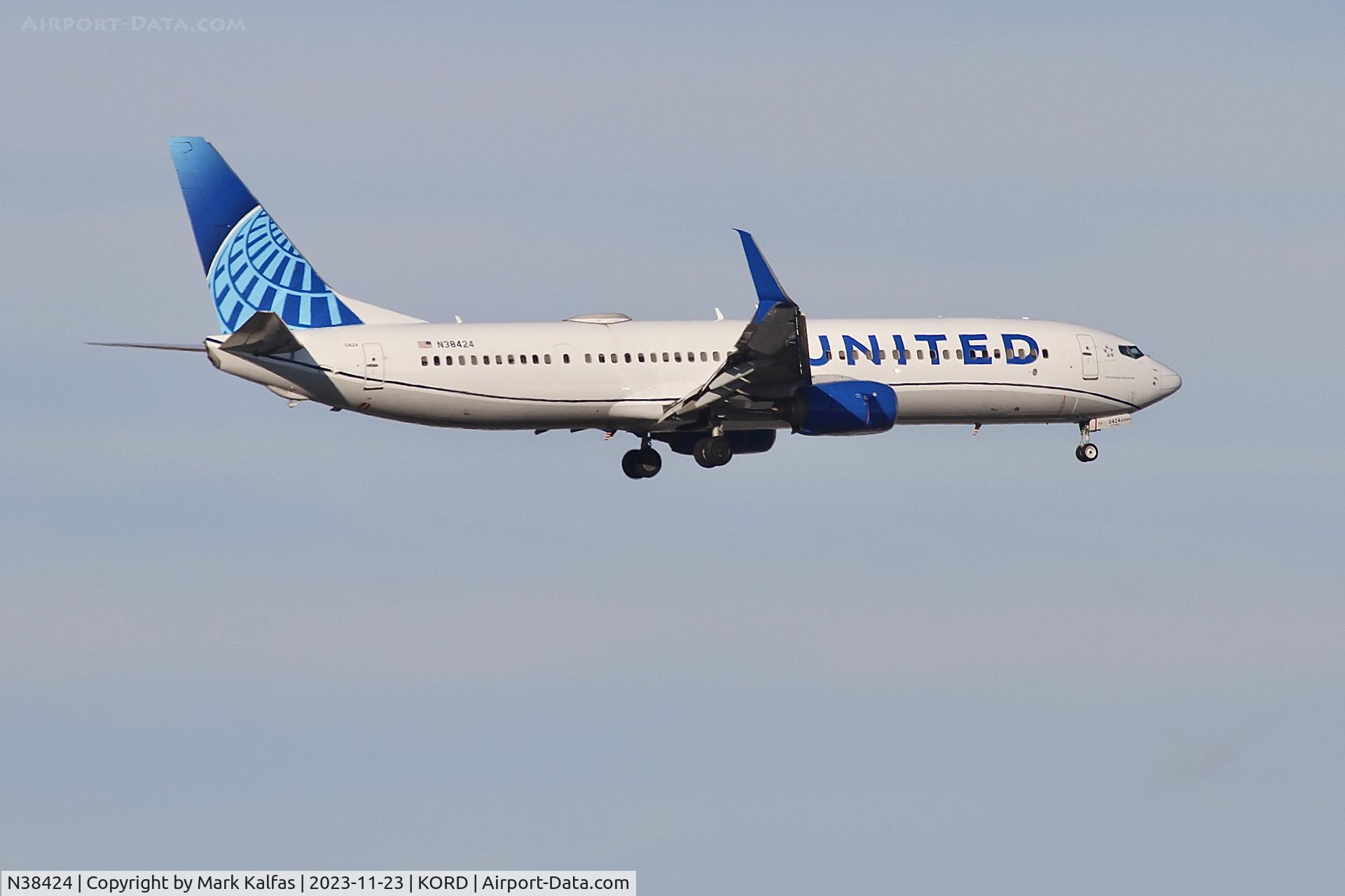 N38424, 2008 Boeing 737-924/ER C/N 37095, UNITED B739 N38424 UAL2145 KSFO-KORD, 10C APP KORD