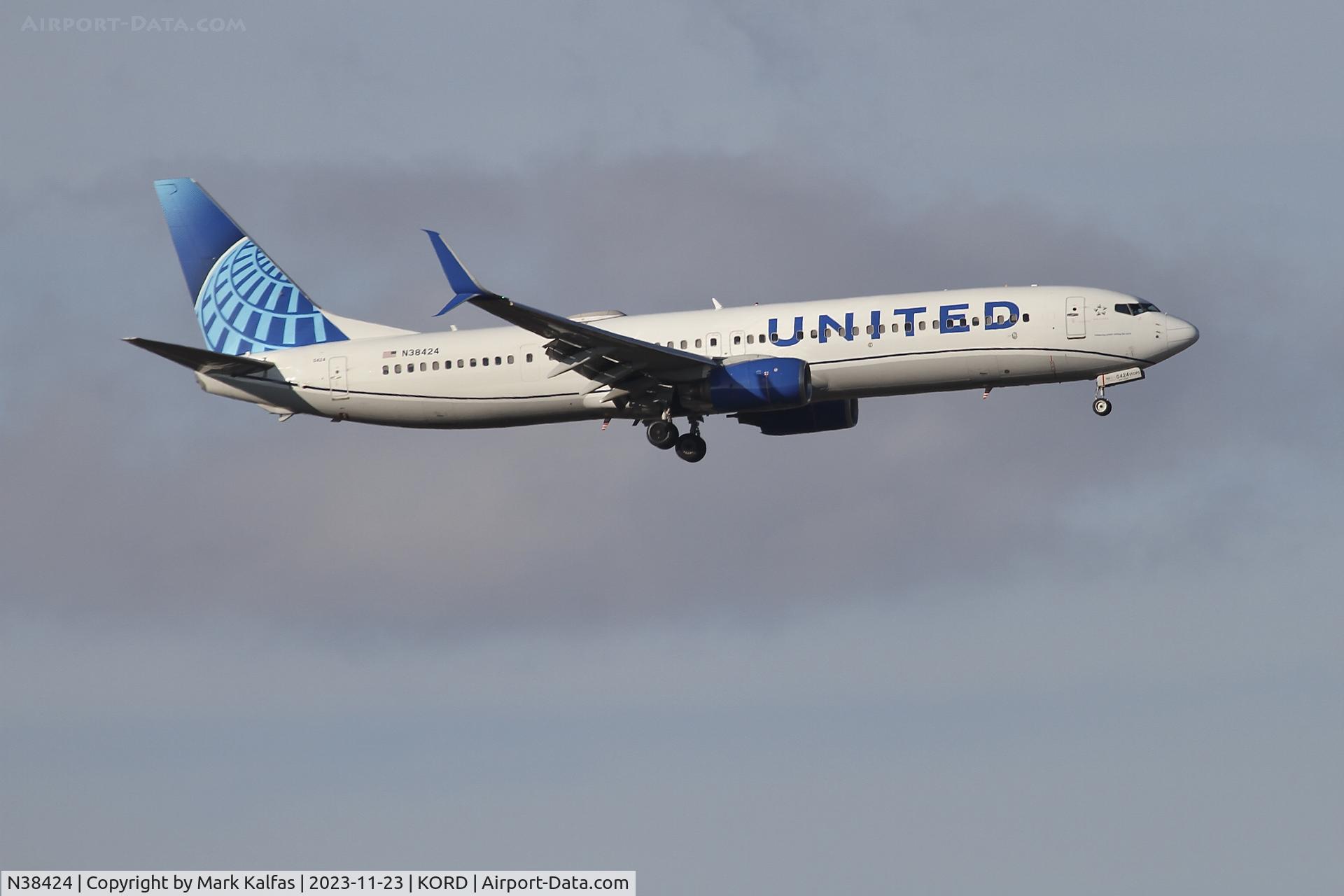 N38424, 2008 Boeing 737-924/ER C/N 37095, UNITED B739 N38424 UAL2145 KSFO-KORD, 10C APP KORD