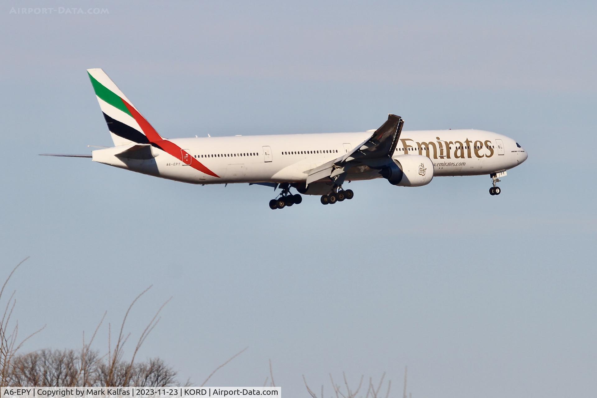 A6-EPY, 2016 Boeing 777-31H/ER C/N 42344, EMIRATES B77W A6-EPY UAE235 OMDB-KORD, 10C APP