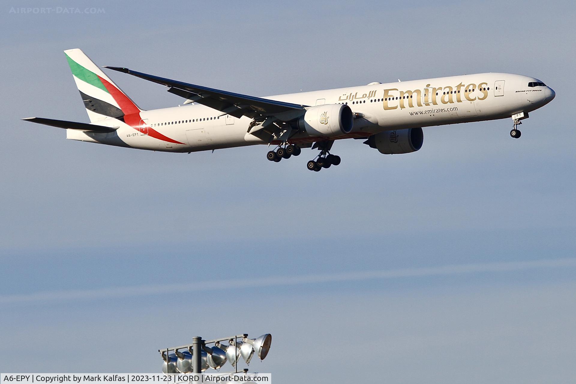 A6-EPY, 2016 Boeing 777-31H/ER C/N 42344, EMIRATES B77W A6-EPY UAE235 OMDB-KORD, 10C APP