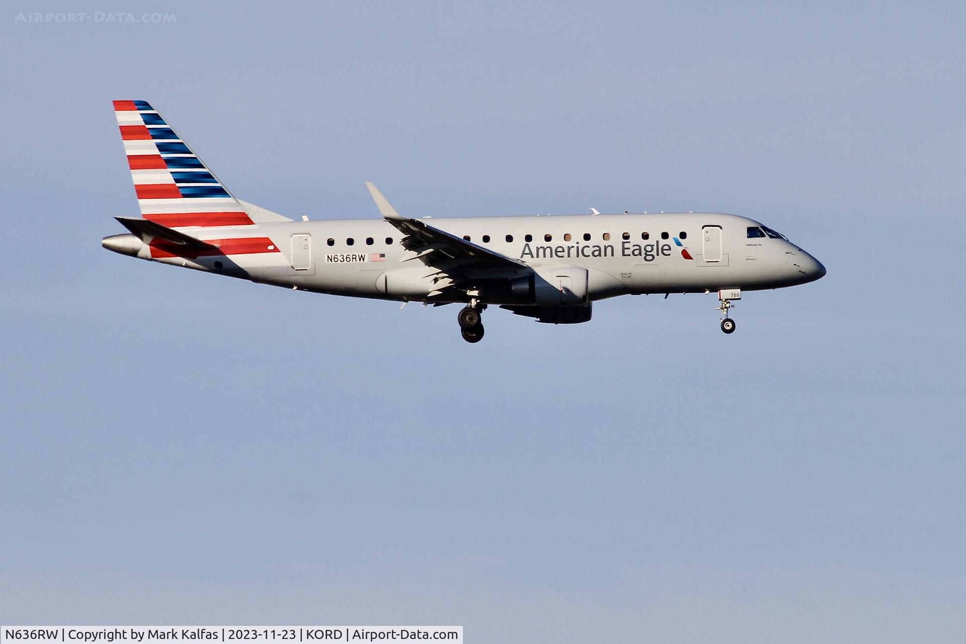 N636RW, 2004 Embraer 170SE (ERJ-170-100SE) C/N 17000052, ENVOY/AMERICAN EAGLE E170 N636RW ENY3319 KEWR-KORD