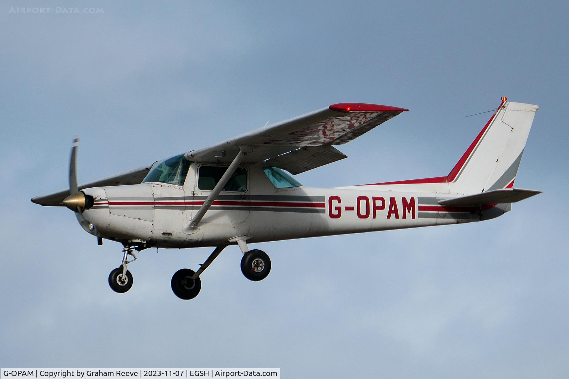 G-OPAM, 1978 Reims F152 C/N 1536, Landing at Norwich.