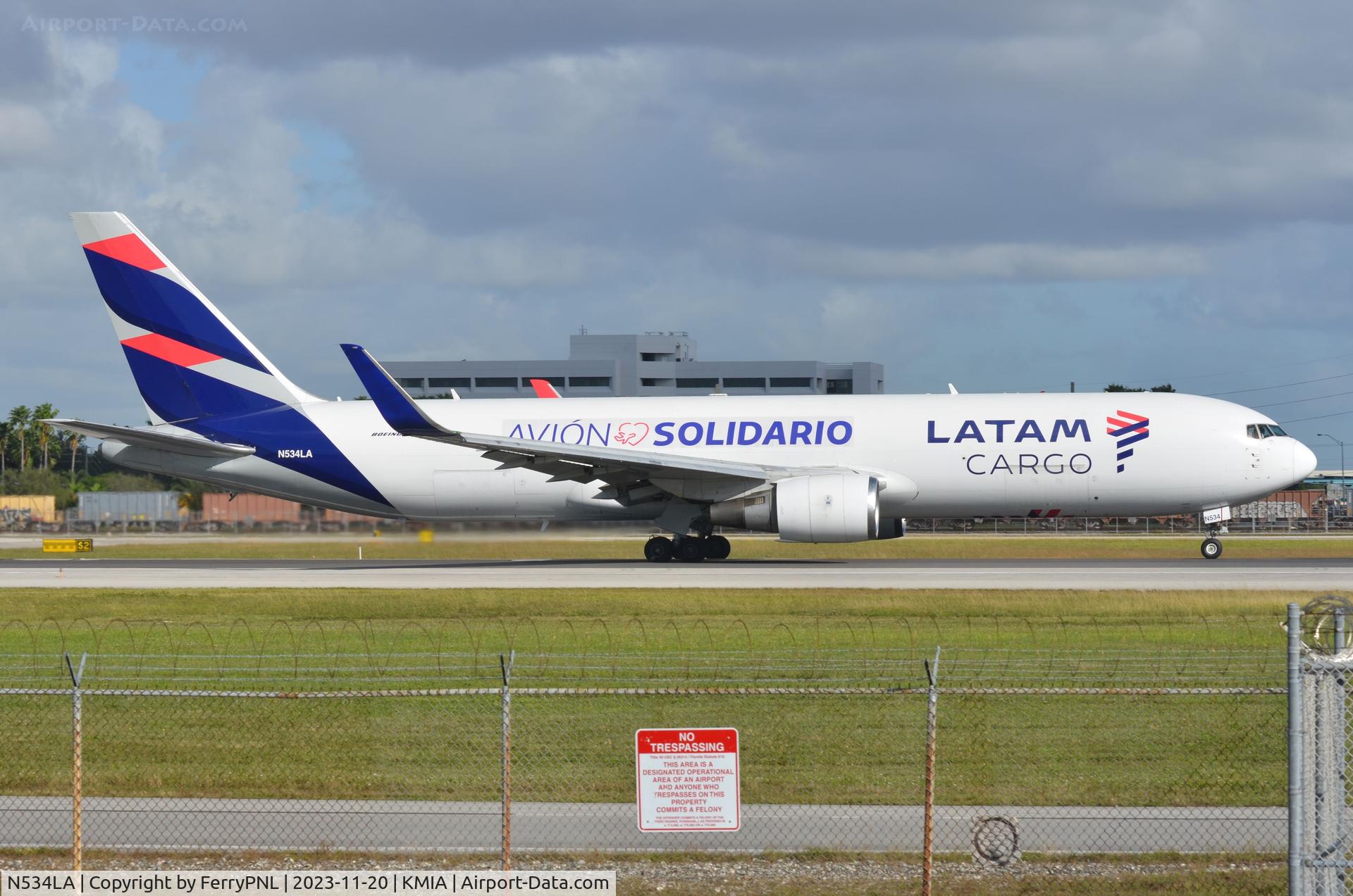 N534LA, 2001 Boeing 767-316F(ER) C/N 32572, Latam B763F ready to depart
