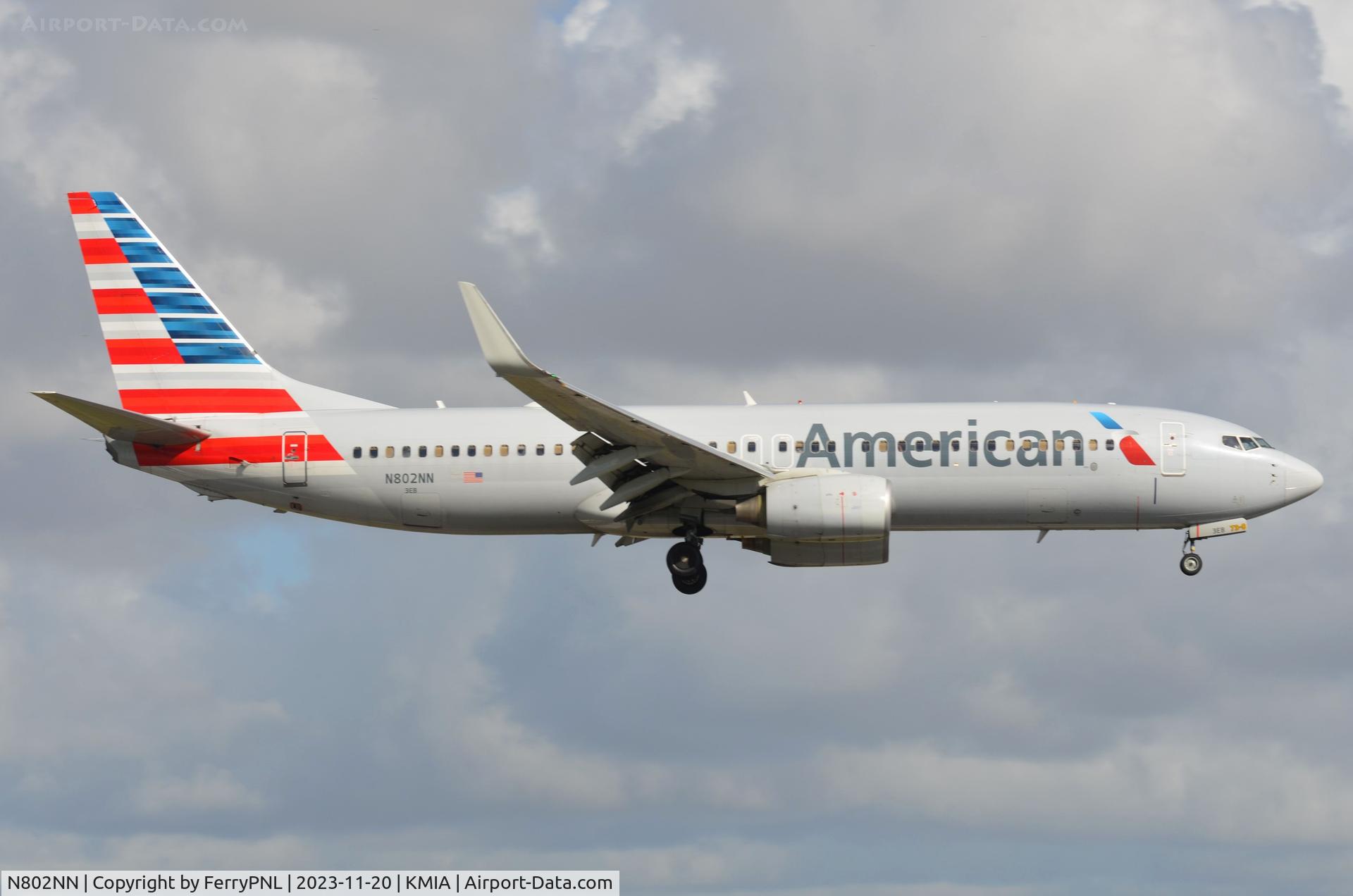 N802NN, 2009 Boeing 737-823 C/N 31073, American B738 landing