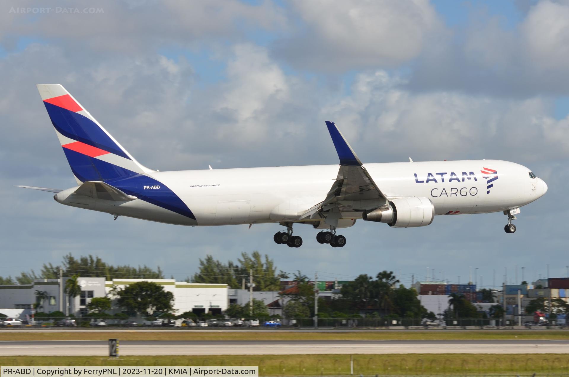 PR-ABD, 2005 Boeing 767-316F C/N 34245, Latam B763F landing