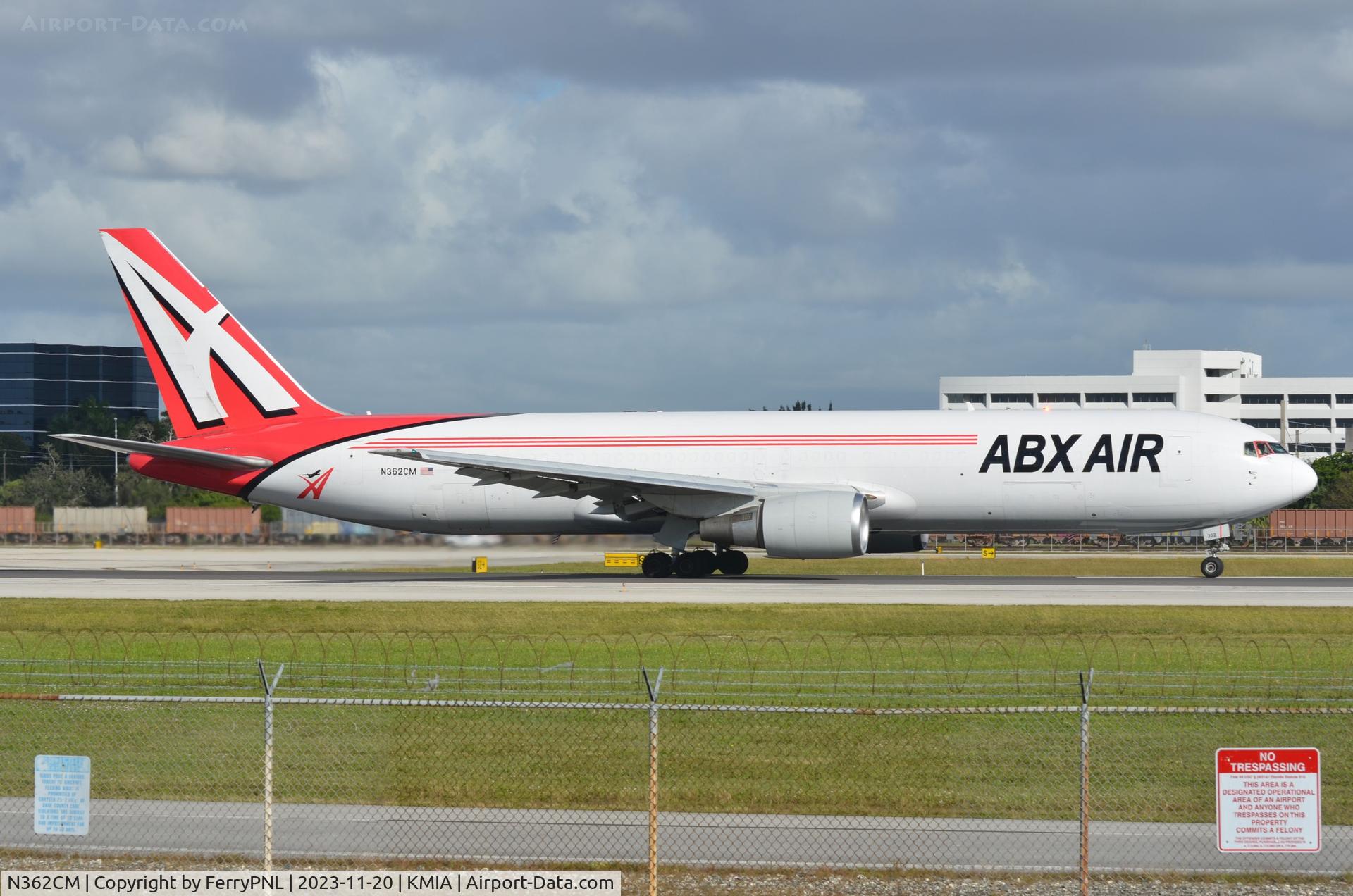 N362CM, 1988 Boeing 767-338 C/N 24316, ABX Air B763 ready for take-off