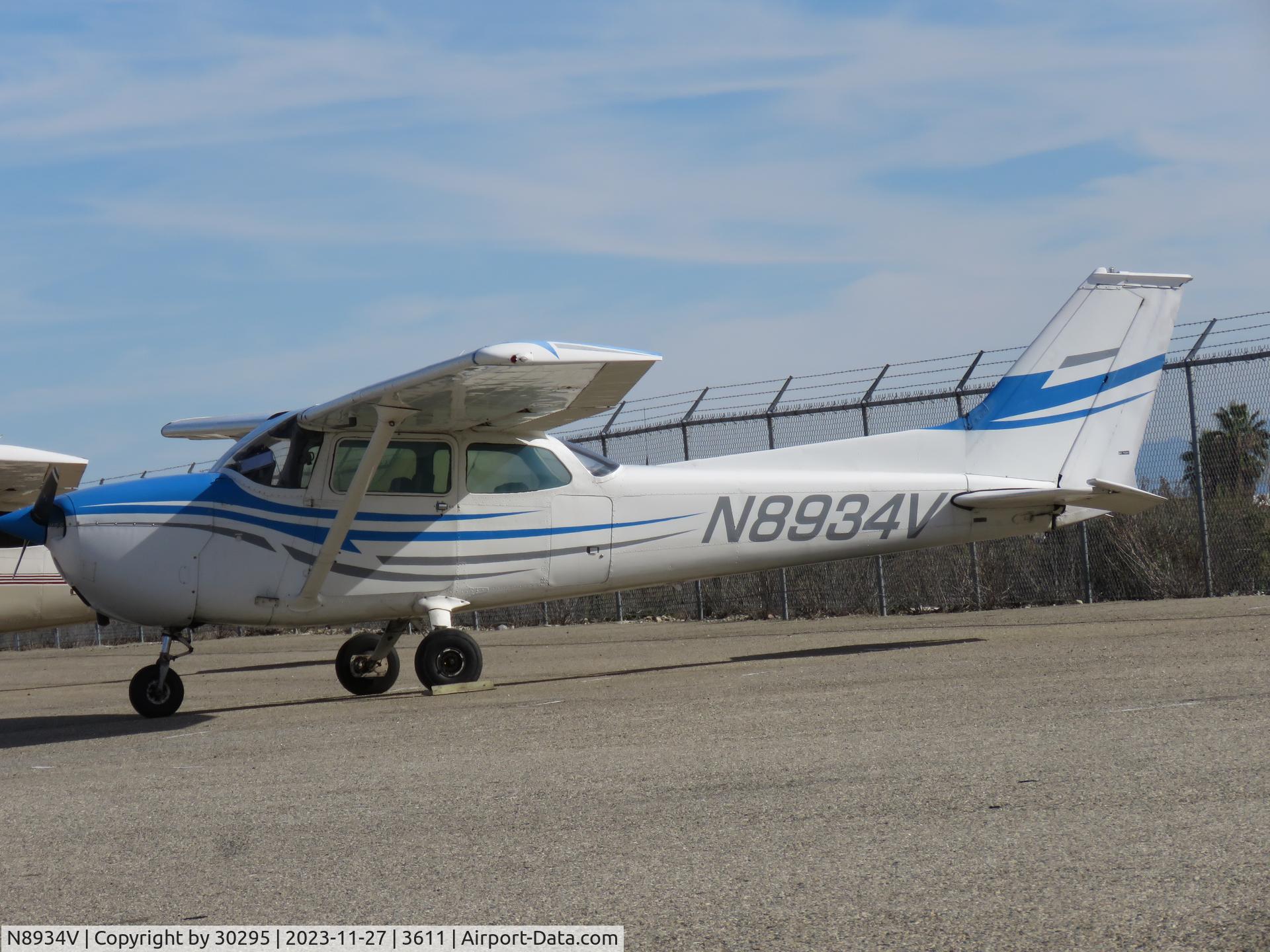 N8934V, 1974 Cessna 172M C/N 17264291, Parked