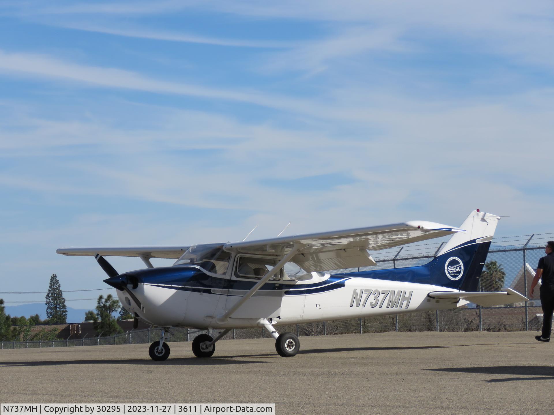 N737MH, 1978 Cessna R182 Skylane RG C/N R18200851, Parked
