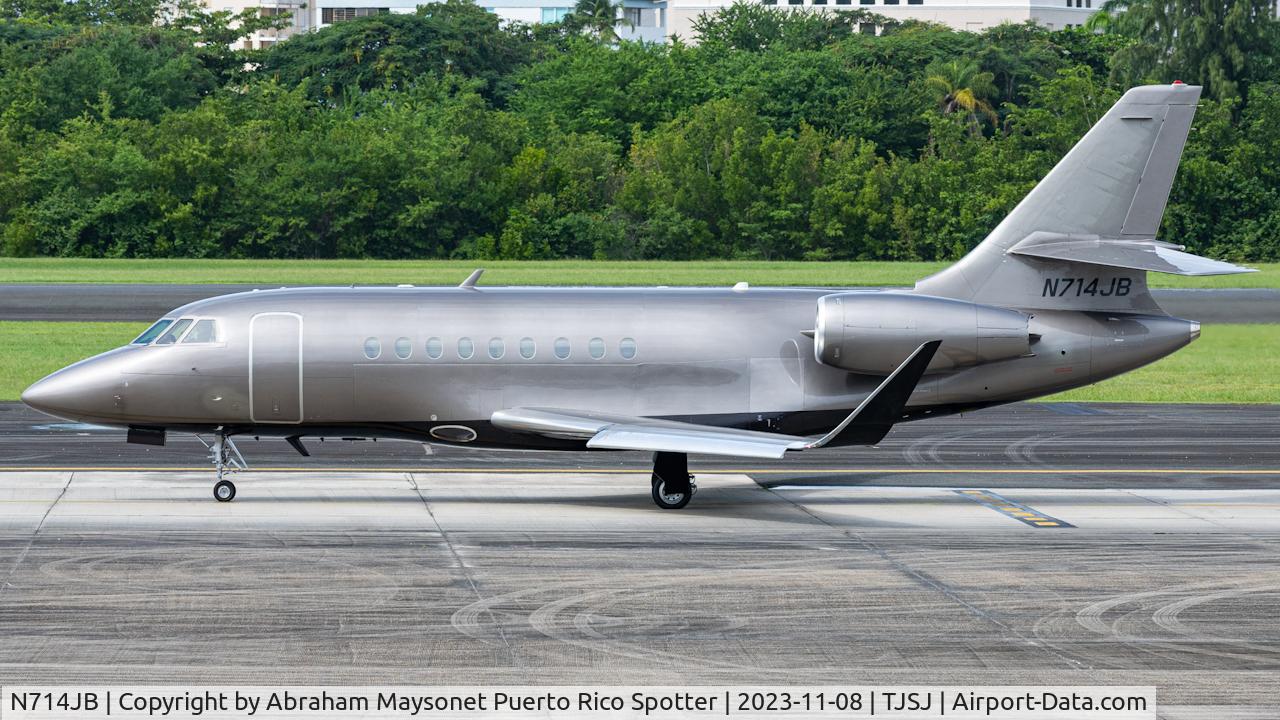 N714JB, 1995 Dassault Falcon 2000 C/N 18, Taxing for departure