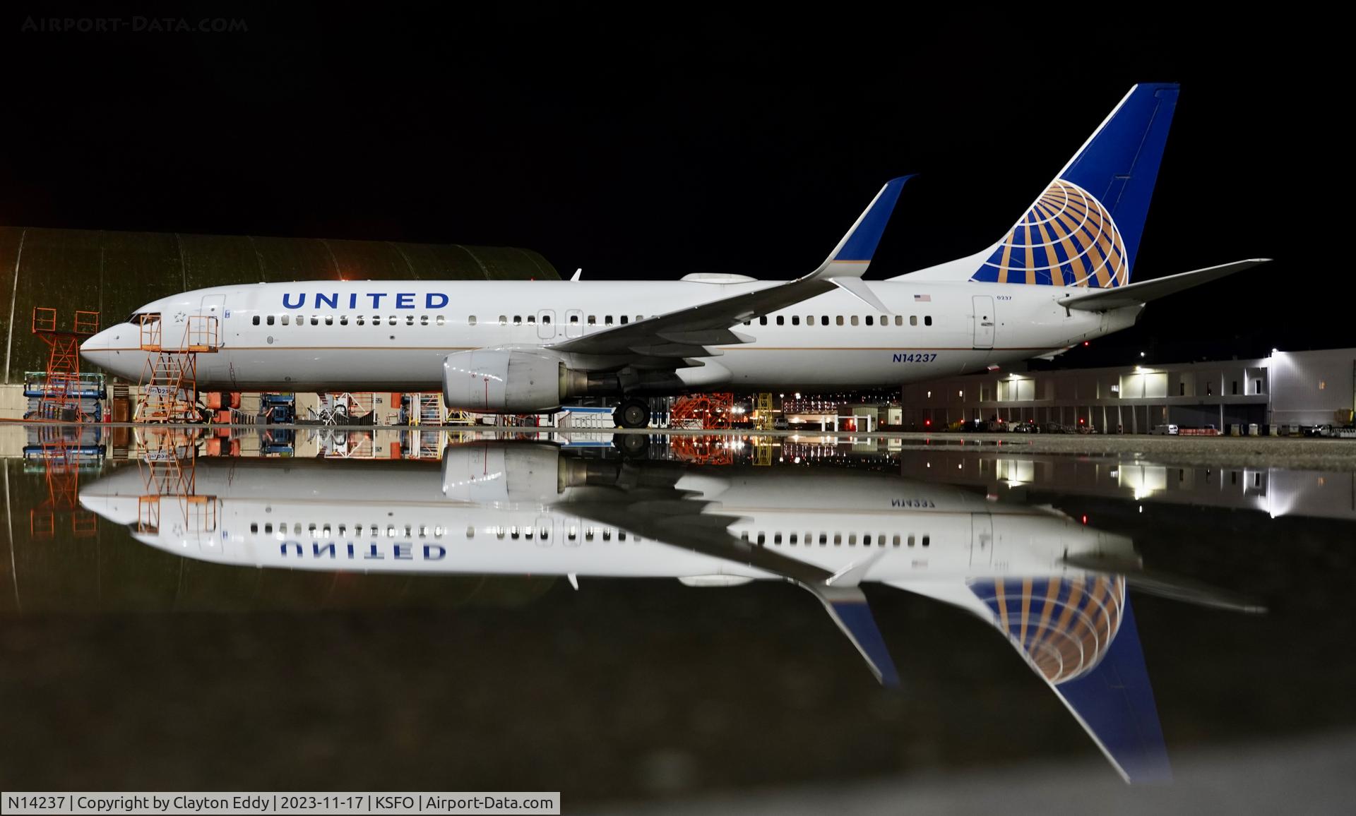 N14237, 1999 Boeing 737-824 C/N 28802, SFO 2023.