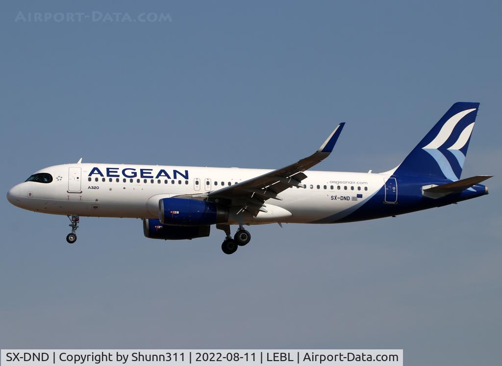 SX-DND, 2016 Airbus A320-232 C/N 6989, Landing rwy 24R in new c/s