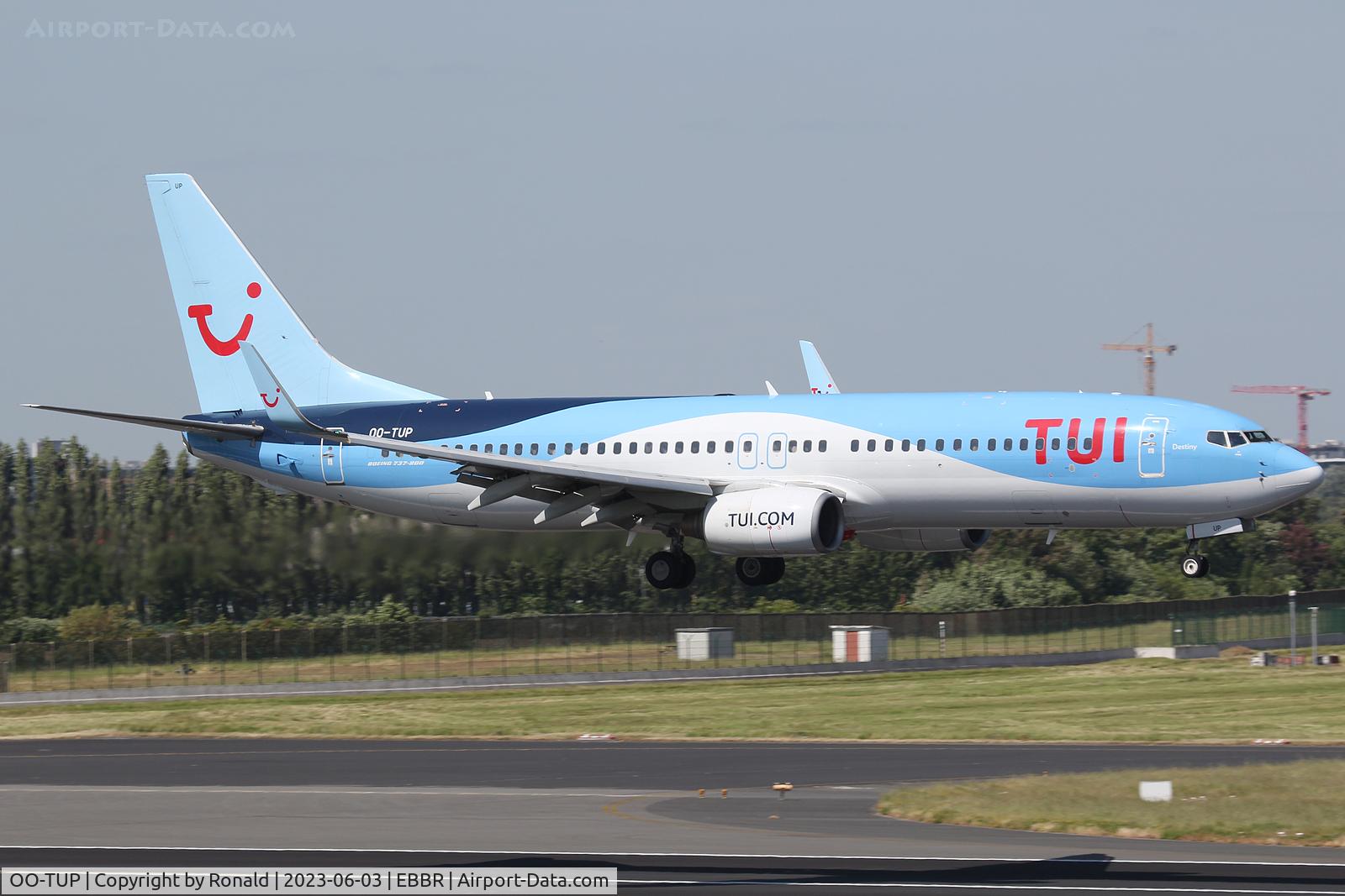 OO-TUP, 2004 Boeing 737-85P C/N 33974, at bru