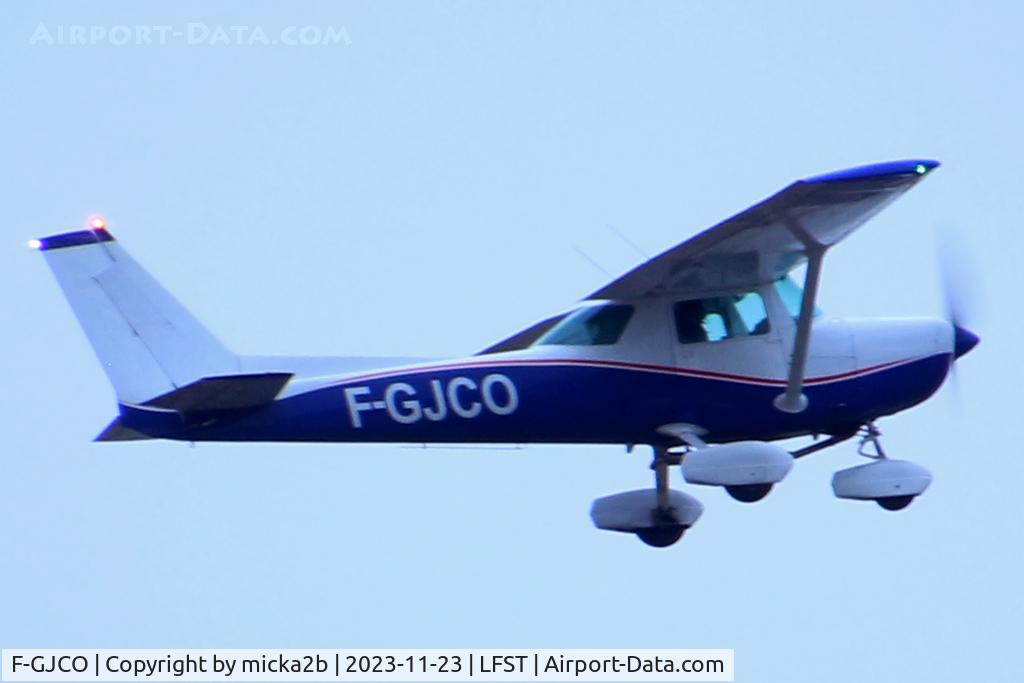 F-GJCO, Reims F152 C/N 152-81503, Take off
