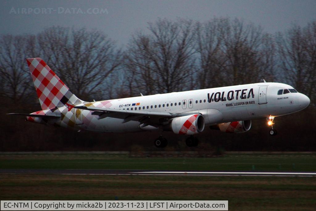 EC-NTM, 2009 Airbus A320-216 C/N 3906, Landing