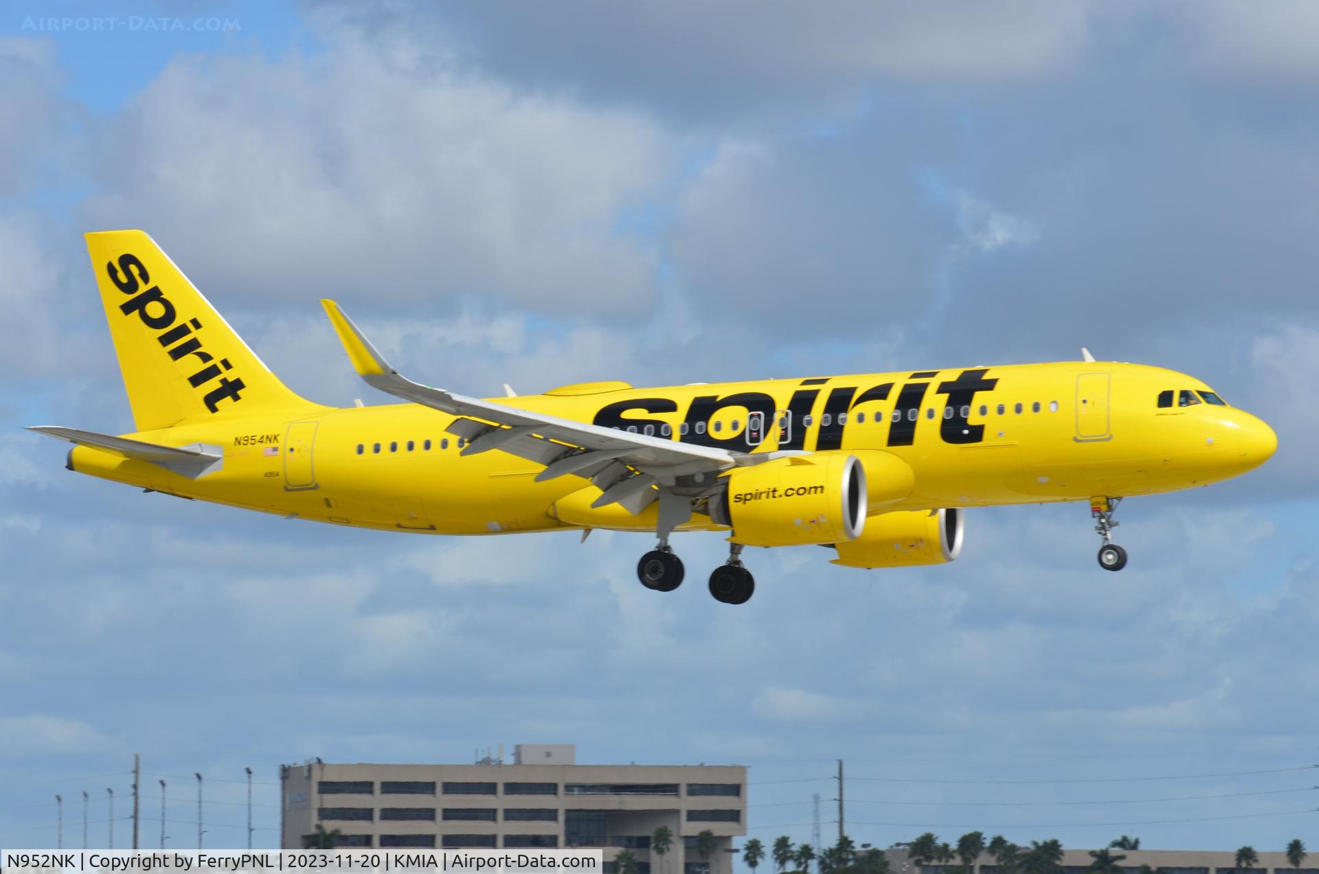 N952NK, 2022 Airbus A320-271N C/N 10767, Spirit A320N arriving