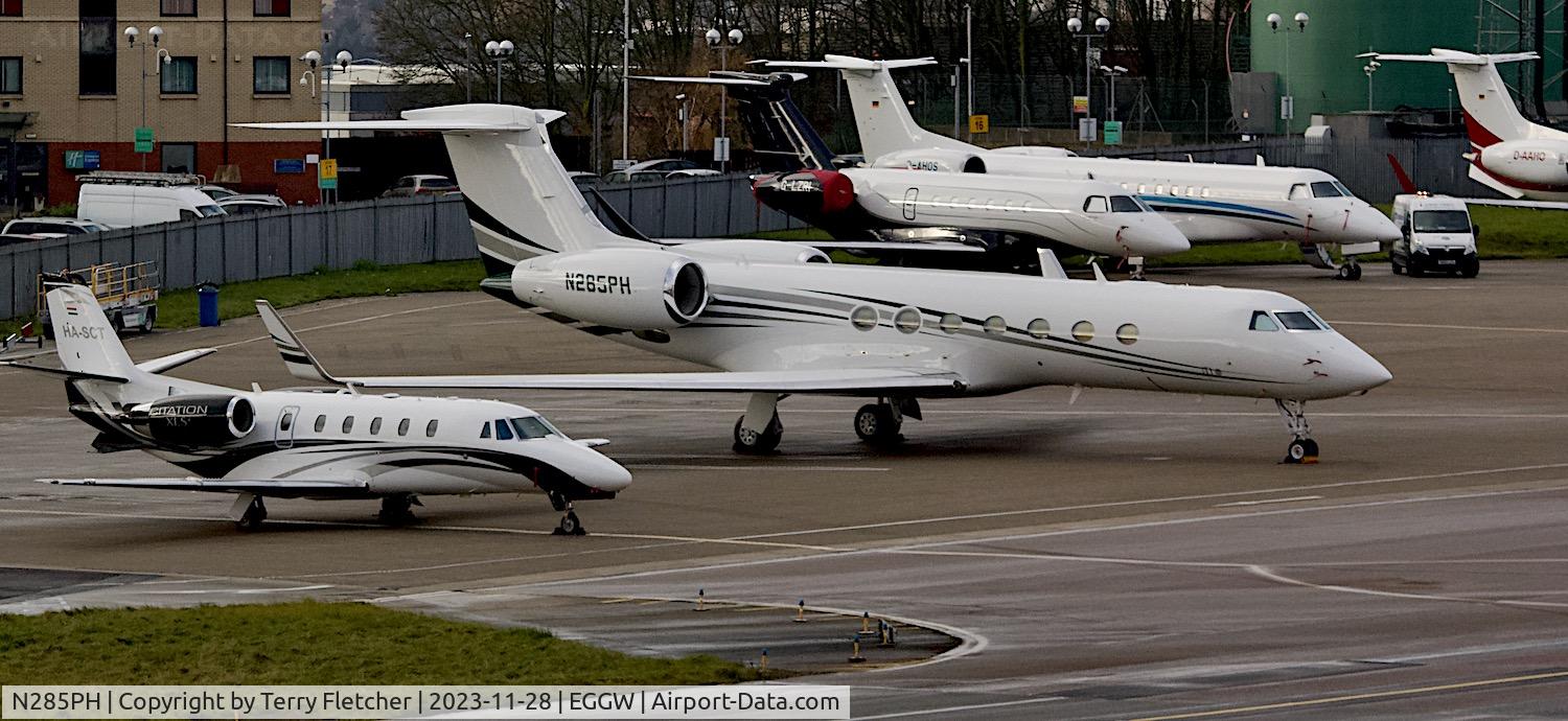 N285PH, 2015 Grumman Aerospace G550 C/N 5522, At Luton Airport