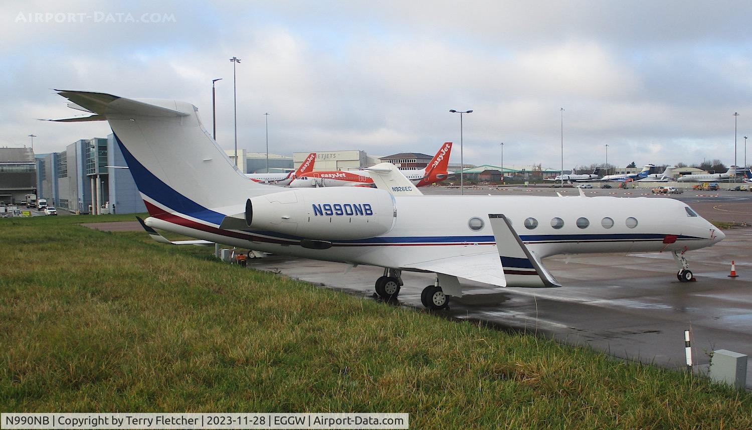N990NB, 2000 Gulfstream Aerospace G-IV C/N 1428, At Luton Airport