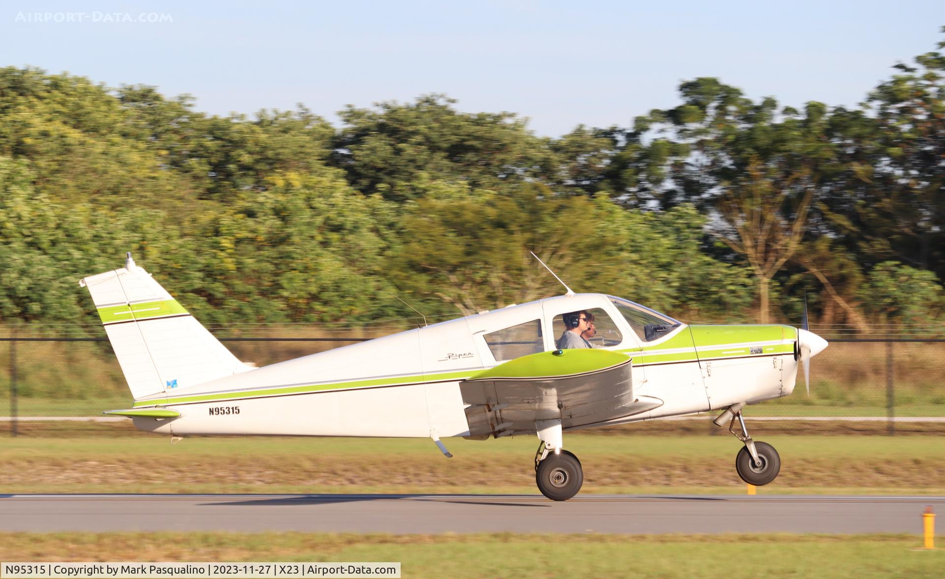 N95315, 1969 Piper PA-28-140 C/N 28-25885, Piper PA-28-140