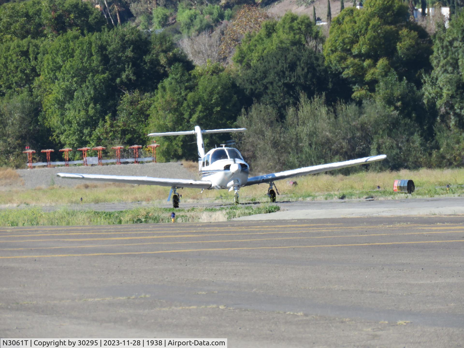 N3061T, 1979 Piper PA-28RT-201T Arrow IV C/N 28R-7931088, Taxiing