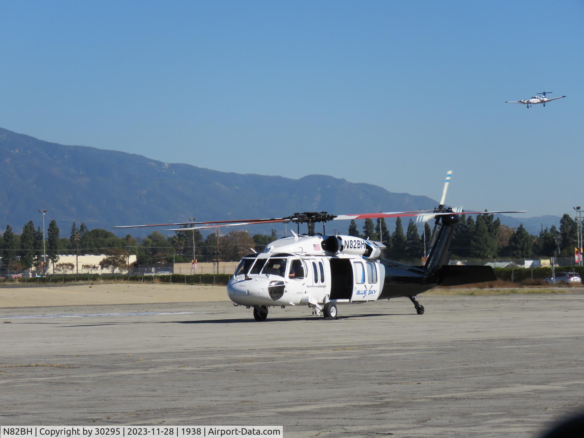 N82BH, 1979 Sikorsky UH-60A C/N 79-23270/70.087, Starting up while ATP landing