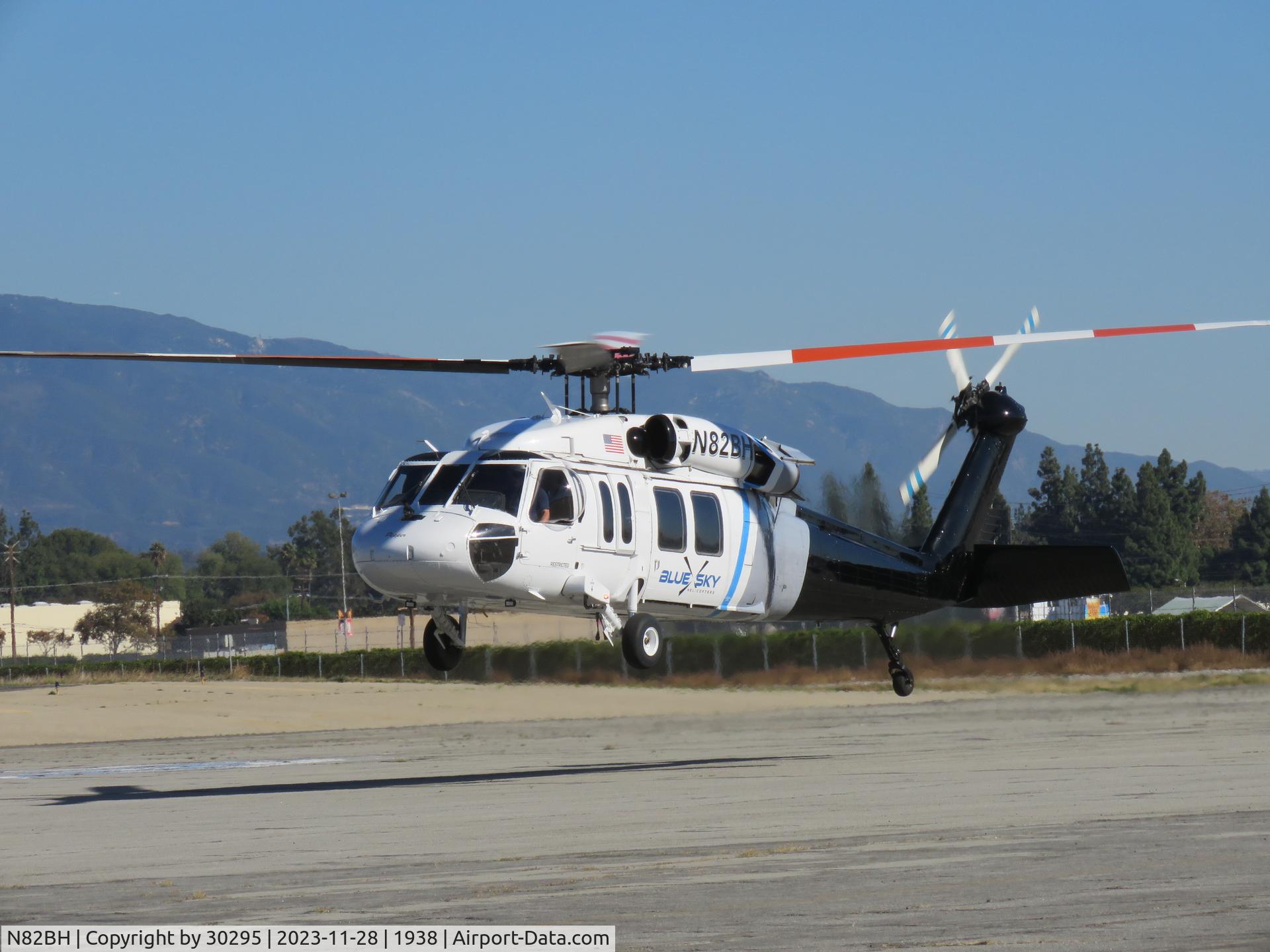 N82BH, 1979 Sikorsky UH-60A C/N 79-23270/70.087, Lifting off