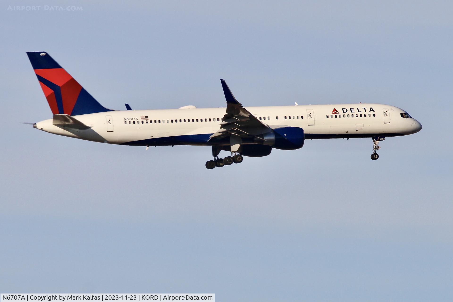 N6707A, 2000 Boeing 757-232 C/N 30395, DELTA B752 N6707A DAL496 KATL-KORD, RWY 10C APP KORD