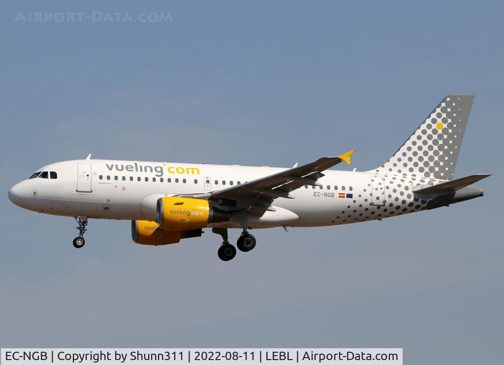EC-NGB, 2006 Airbus A319-111 C/N 2751, Landing rwy 24R