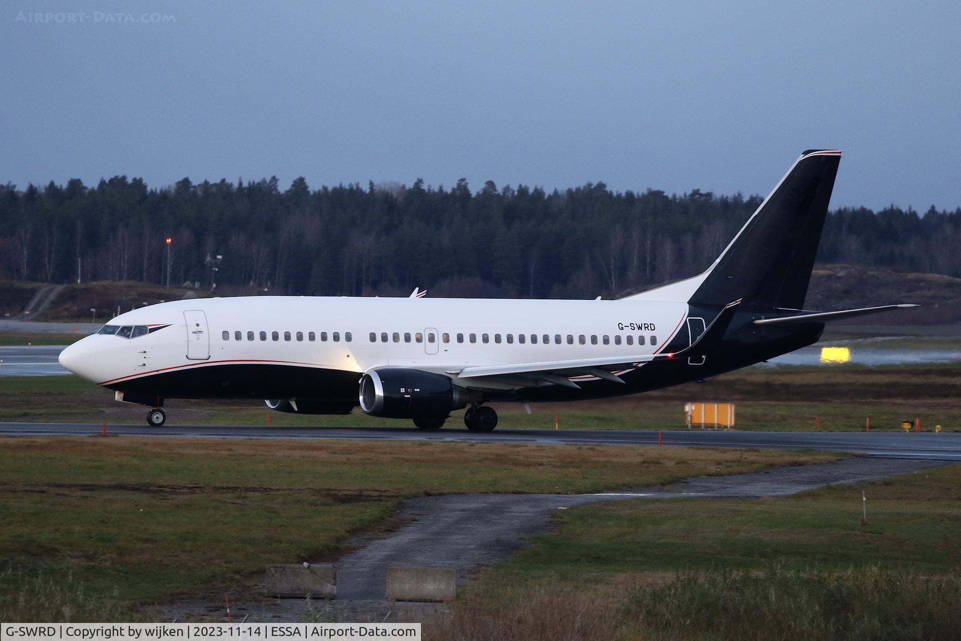 G-SWRD, 1995 Boeing 737-3L9 C/N 27834, RWY 01L