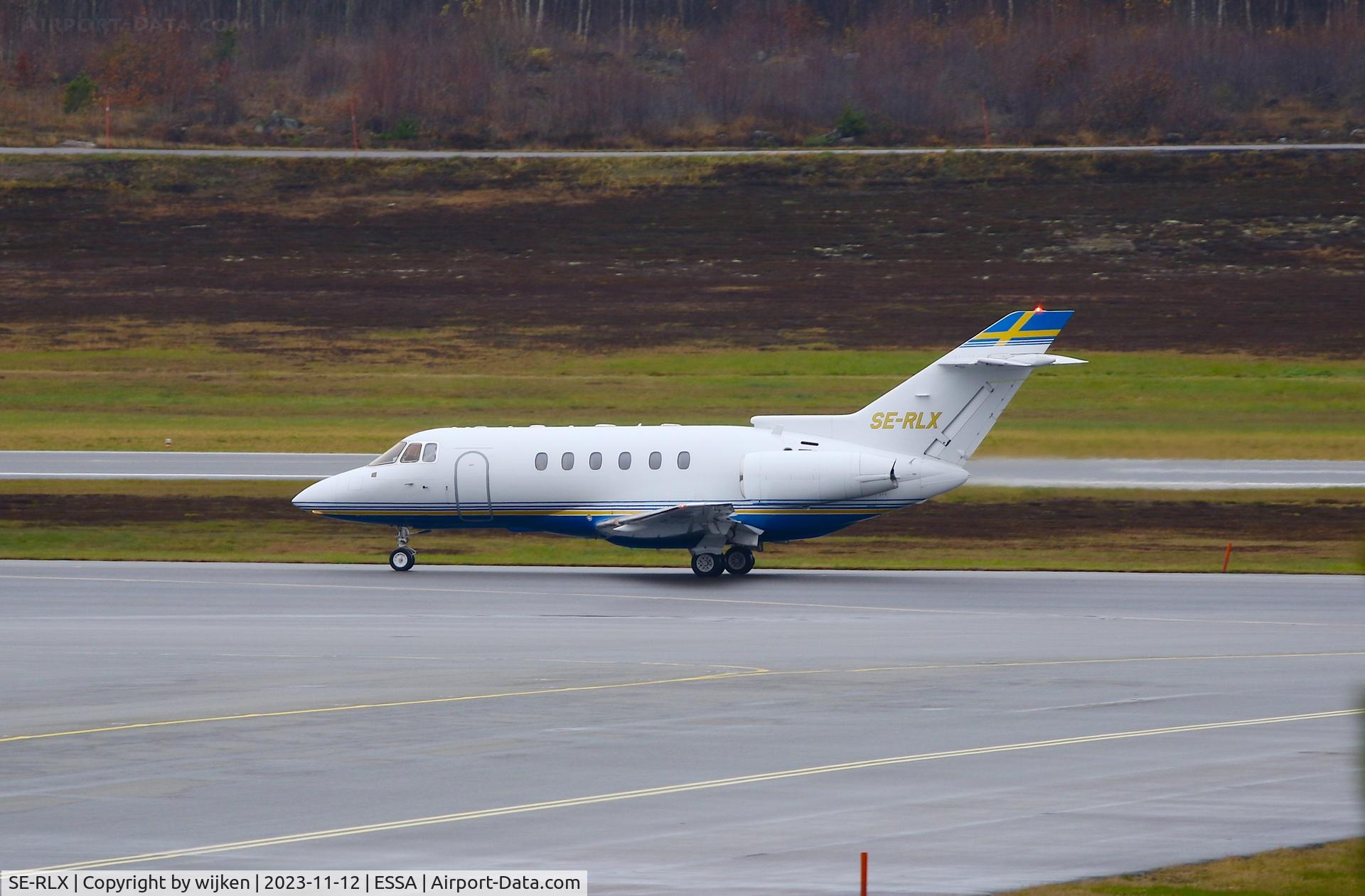 SE-RLX, 2000 Raytheon Hawker 800XP C/N 258458, TWY X
