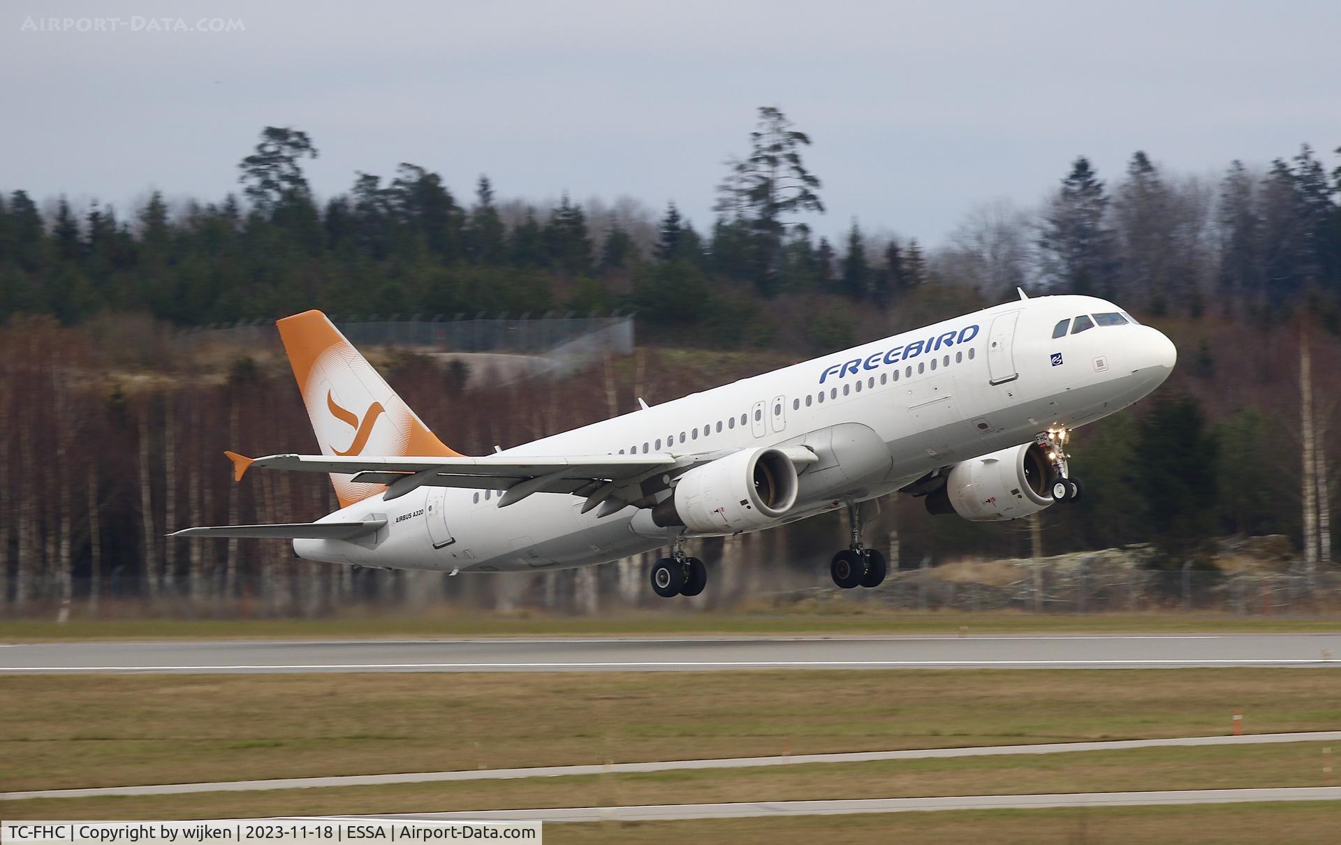 TC-FHC, 2009 Airbus A320-214 C/N 3852, RWY 19L