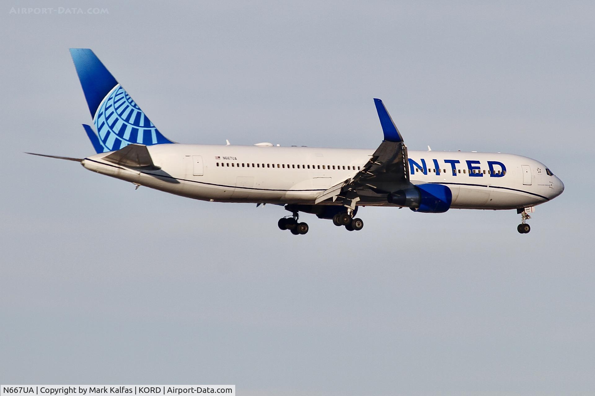 N667UA, 1998 Boeing 767-322 C/N 29239, UNITED B763 N667UA UAL3908 EGLL-KORD, ON APPROACH RWY 10C KORD