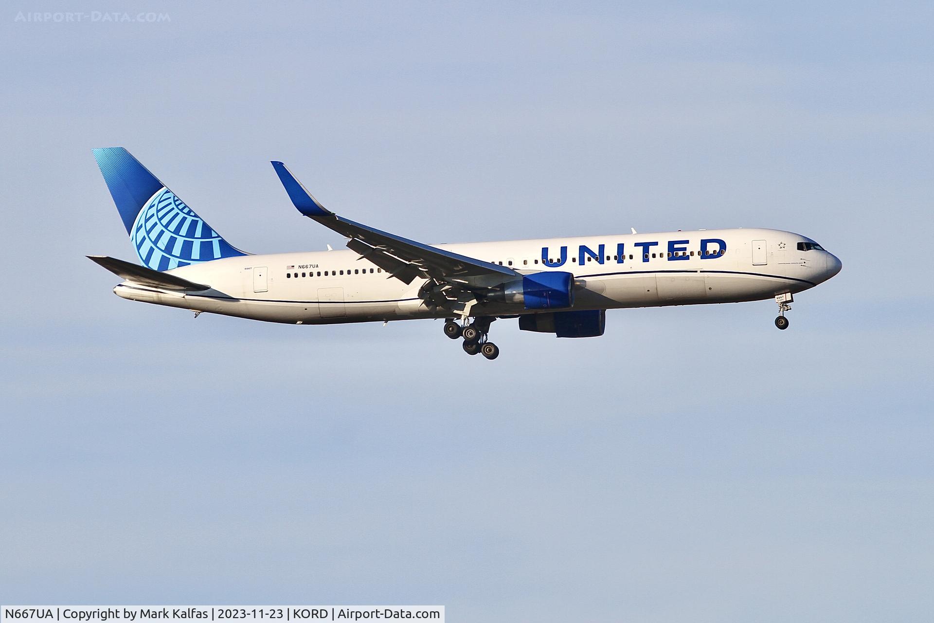 N667UA, 1998 Boeing 767-322 C/N 29239, UNITED B763 N667UA UAL3908 EGLL-KORD, ON APPROACH RWY 10C KORD