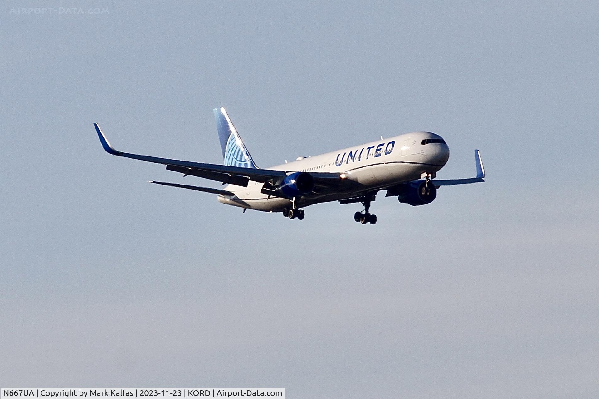 N667UA, 1998 Boeing 767-322 C/N 29239, UNITED B763 N667UA UAL3908 EGLL-KORD, ON APPROACH RWY 10C KORD