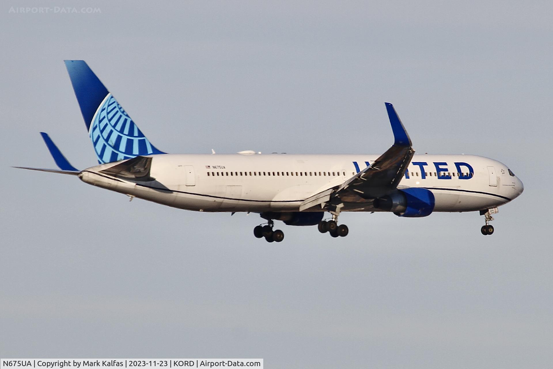 N675UA, 2000 Boeing 767-322 C/N 29243, UNITED B763 N675UA UAL928 EGLL-KORD, RWY 10C APPROACH KORD